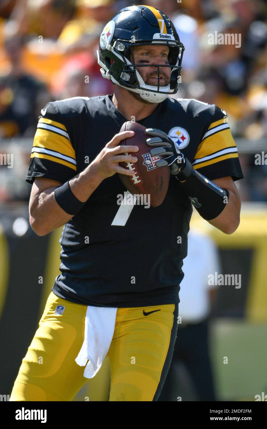 Pittsburgh Steelers quarterback Ben Roethlisberger (7) plays in an NFL  football game against the Cincinnati Bengals Sunday, Sept. 26, 2021, in  Pittsburgh. (AP Photo/Don Wright Stock Photo - Alamy