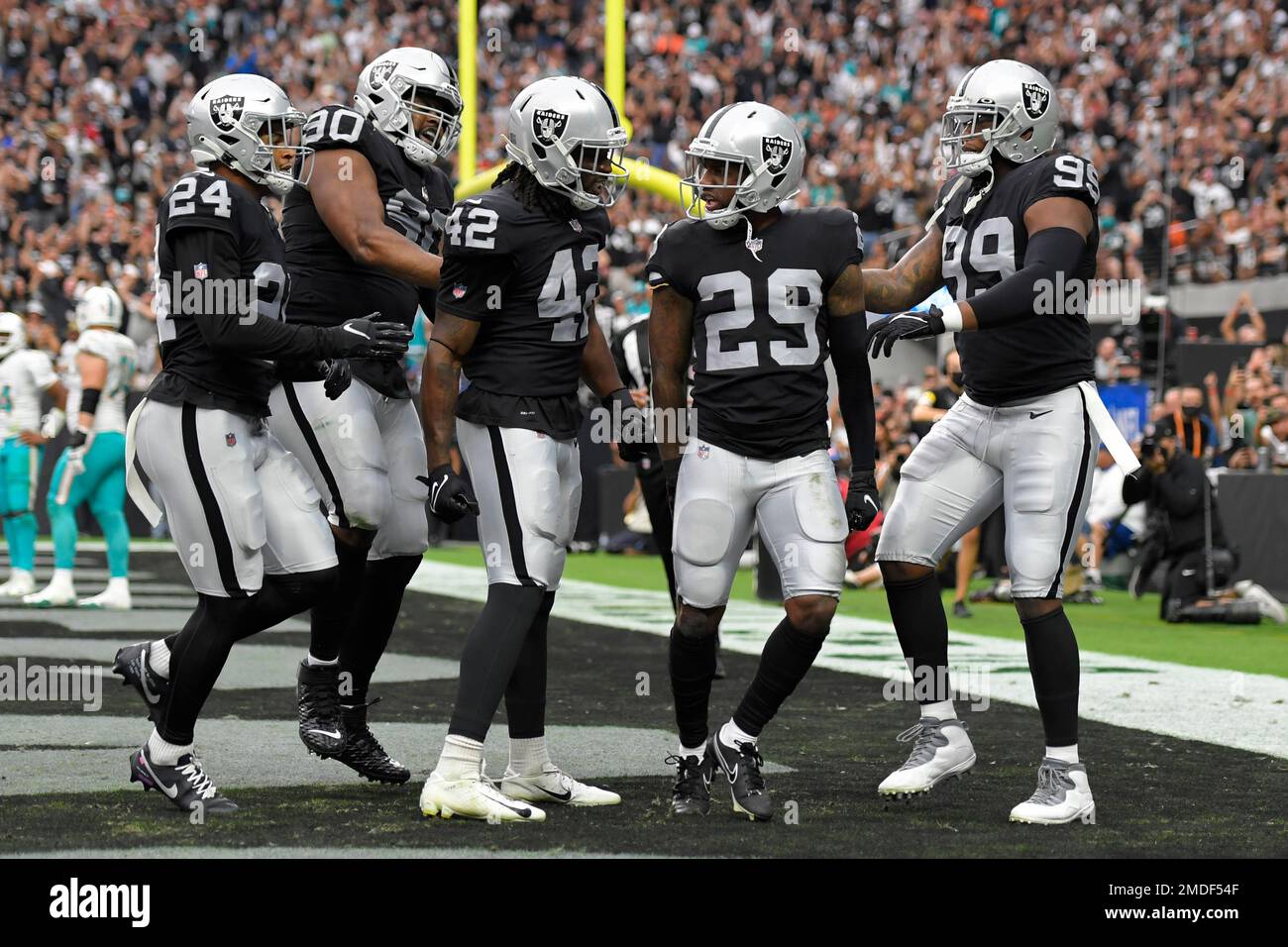 Las Vegas Raiders celebrate after cornerback Casey Hayward (29