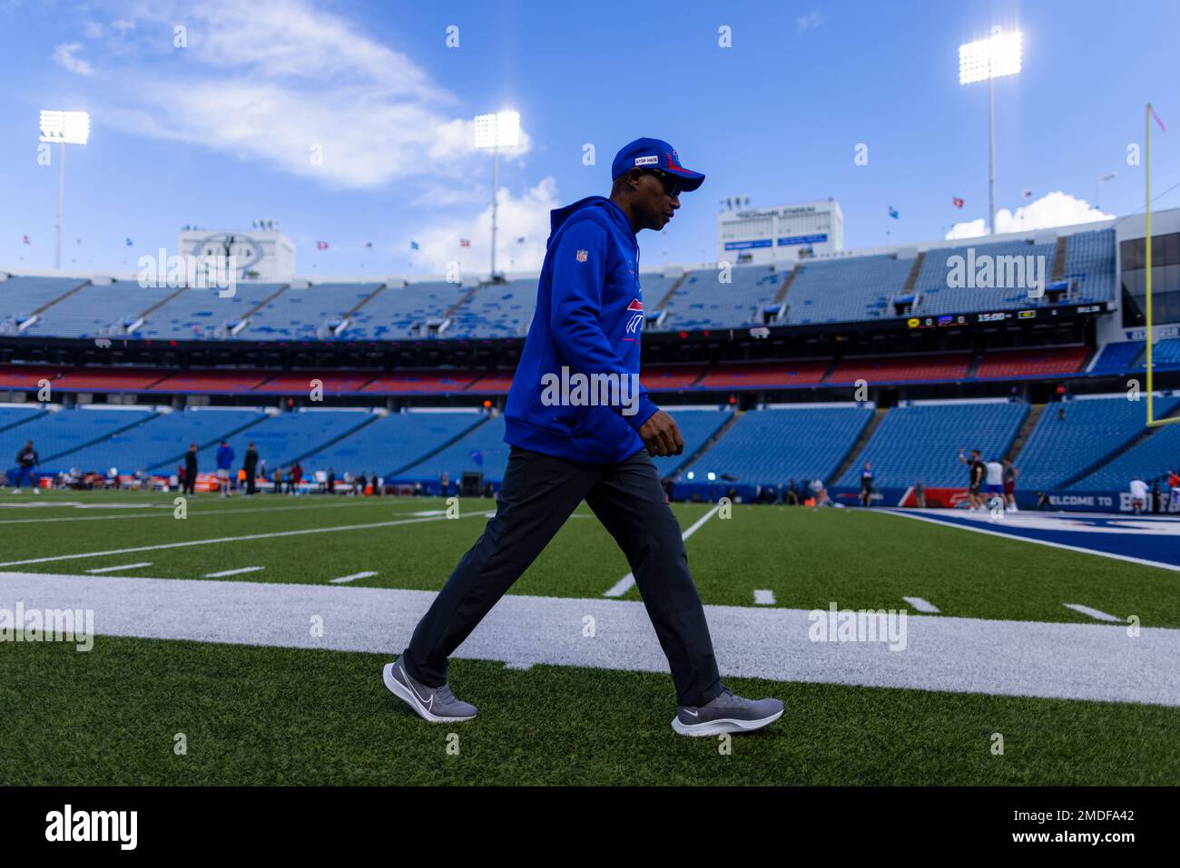 Buffalo Bills defensive coordinator Leslie Frazier, left, greets