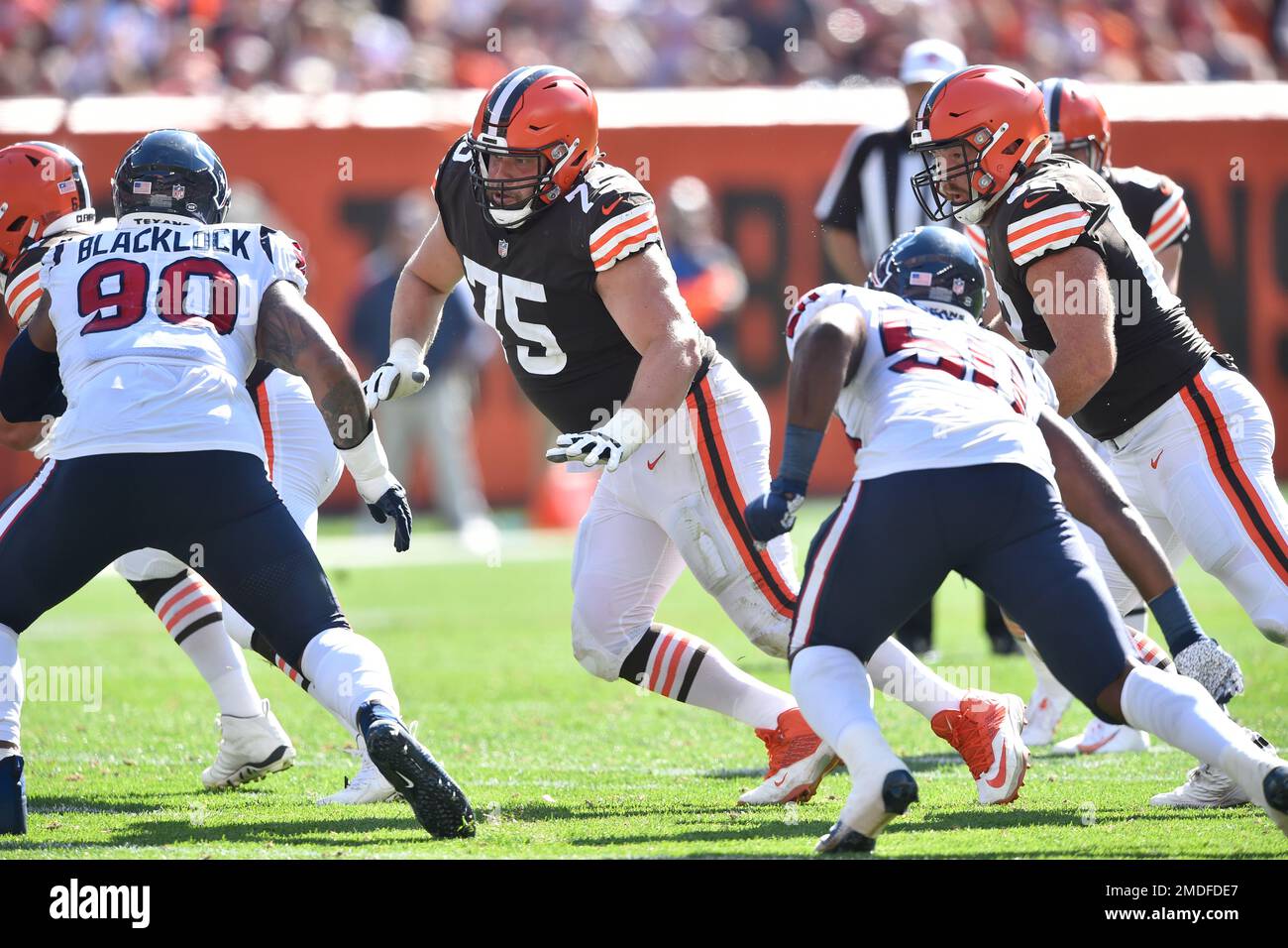 Cleveland, Ohio, USA. 9th Dec, 2018. Cleveland Browns offensive guard Kevin  Zeitler (70) at the NFL football game between the Carolina Panthers and the  Cleveland Browns at First Energy Stadium in Cleveland