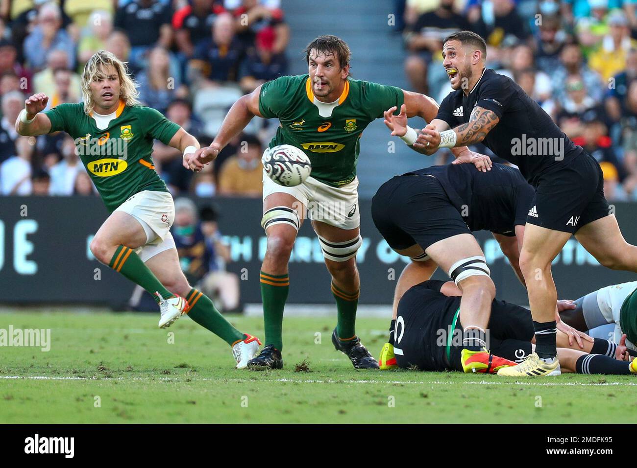 New Zealands TJ Perenara, right, passes the ball as South Africas Faf de Klerk, left, and Eben Etzebeth watch during the Rugby Championship test match between the Springboks and the All Blacks
