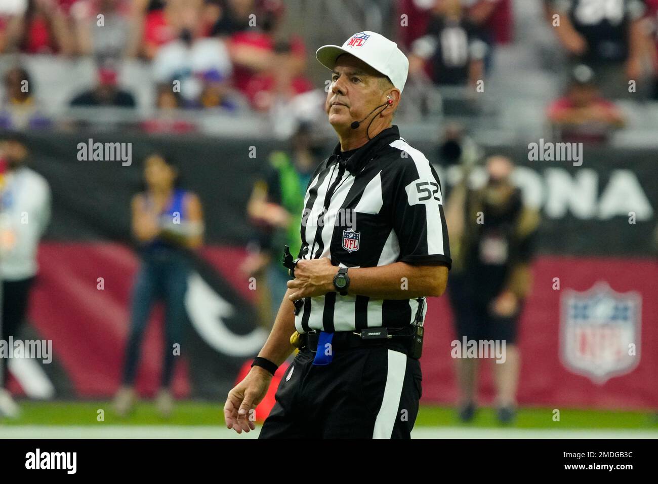 NFL Referee Bill Vinovich during an NFL football game between the Minnesota  Vikings and Arizona Cardinals, Sunday, Sept. 19, 2021, in Glendale, Ariz.  (AP Photo/Rick Scuteri Stock Photo - Alamy