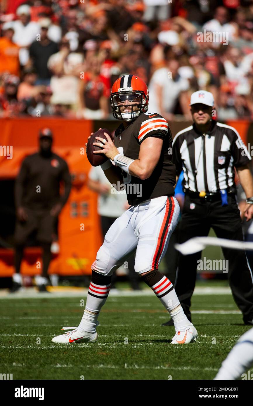 Cleveland Browns quarterback Baker Mayfield (6) warms up prior to the start  of an NFL football game against the Detroit Lions, Sunday, Nov. 21, 2021,  in Cleveland. (AP Photo/Kirk Irwin Stock Photo - Alamy