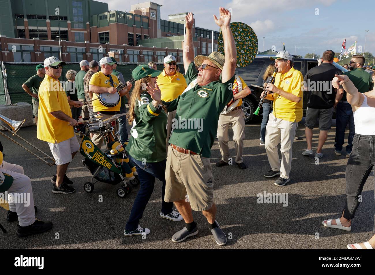 Fans tailgate before an NFL football game between the Green Bay Packers and  the Detroit Lions Monday, Sept. 20, 2021, in Green Bay, Wis. (AP Photo/Mike  Roemer Stock Photo - Alamy