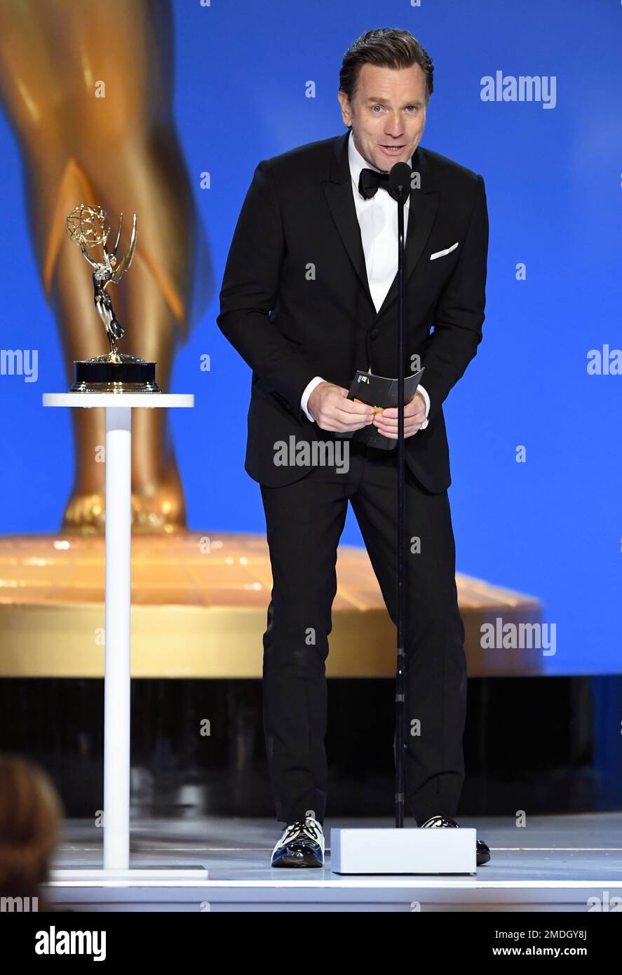 Ewan McGregor accepts the award for outstanding lead actor in a limited(02)