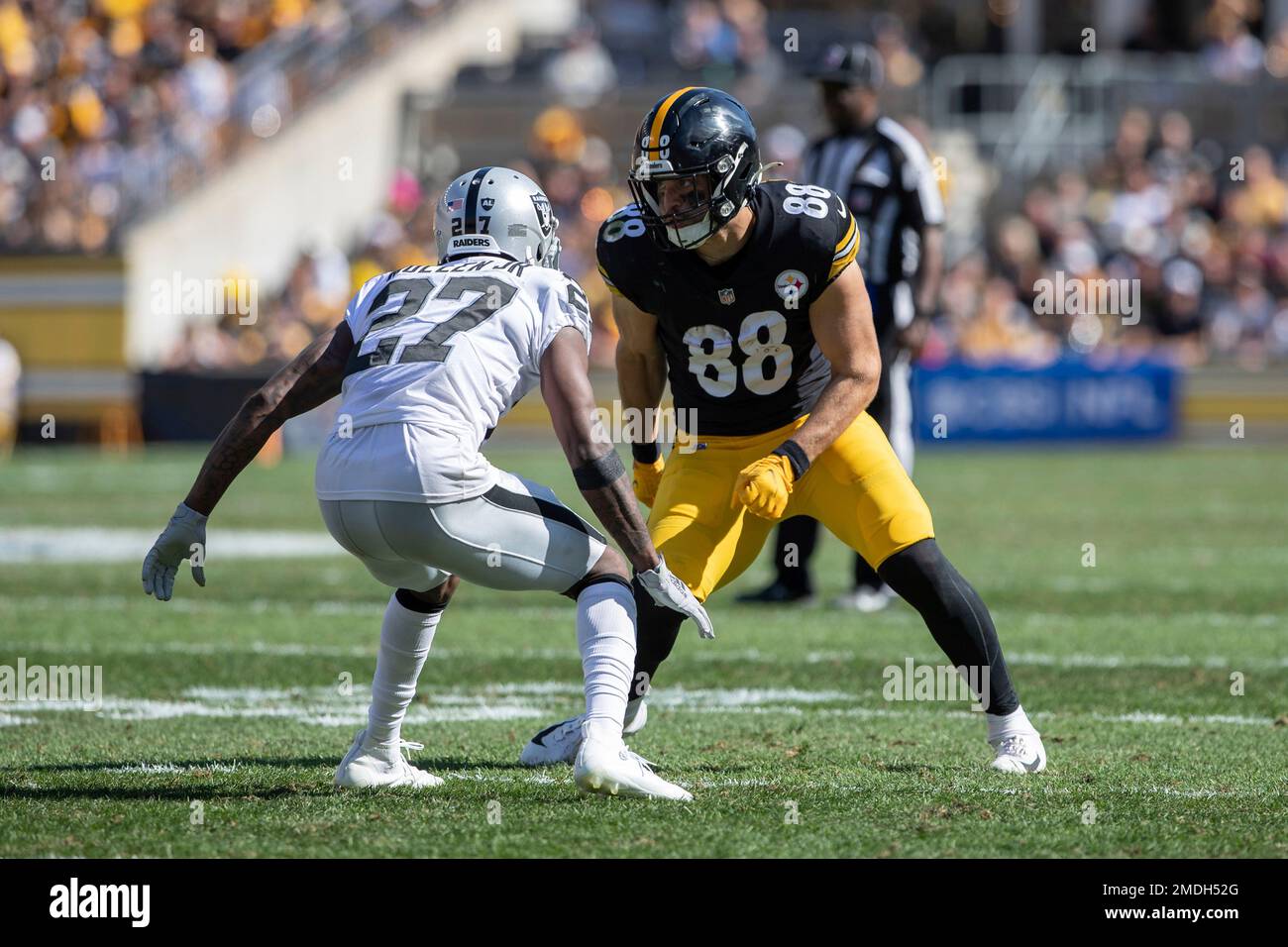 Pittsburgh Steelers tight end Pat Freiermuth (88) runs off of the