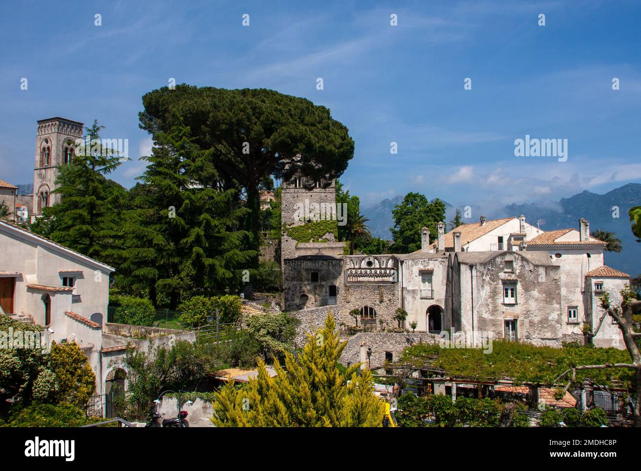 Plaza Central, Ravello, Italy Ravello is a town and comune situated above the Amalfi Coast in the province of Salerno, Campania, Southern Italy, with Stock Photo