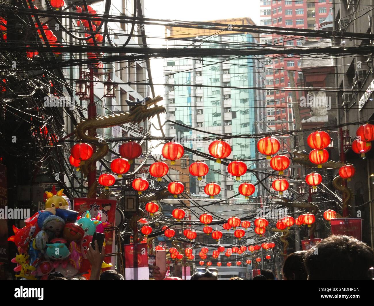 Manila, Philippines. 22nd Jan, 2023. Traditional Chinese Red Lanterns hang on Ongpin Street. After two year absence because of the COVID-19 pandemic, Chinese-Filipinos community, The pure Filipinos in the country as well as foreigners touring the country can now both enjoy the festivities of the Lunar New year here in Binondo or Manila's Chinatown in the Philippines. (Photo by Josefiel Rivera/SOPA Images/Sipa USA) Credit: Sipa USA/Alamy Live News Stock Photo