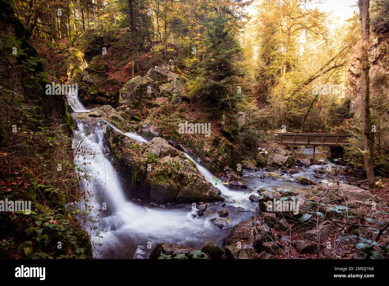 La petite cascade de Tendon, France, Vosges, automne Stock Photo