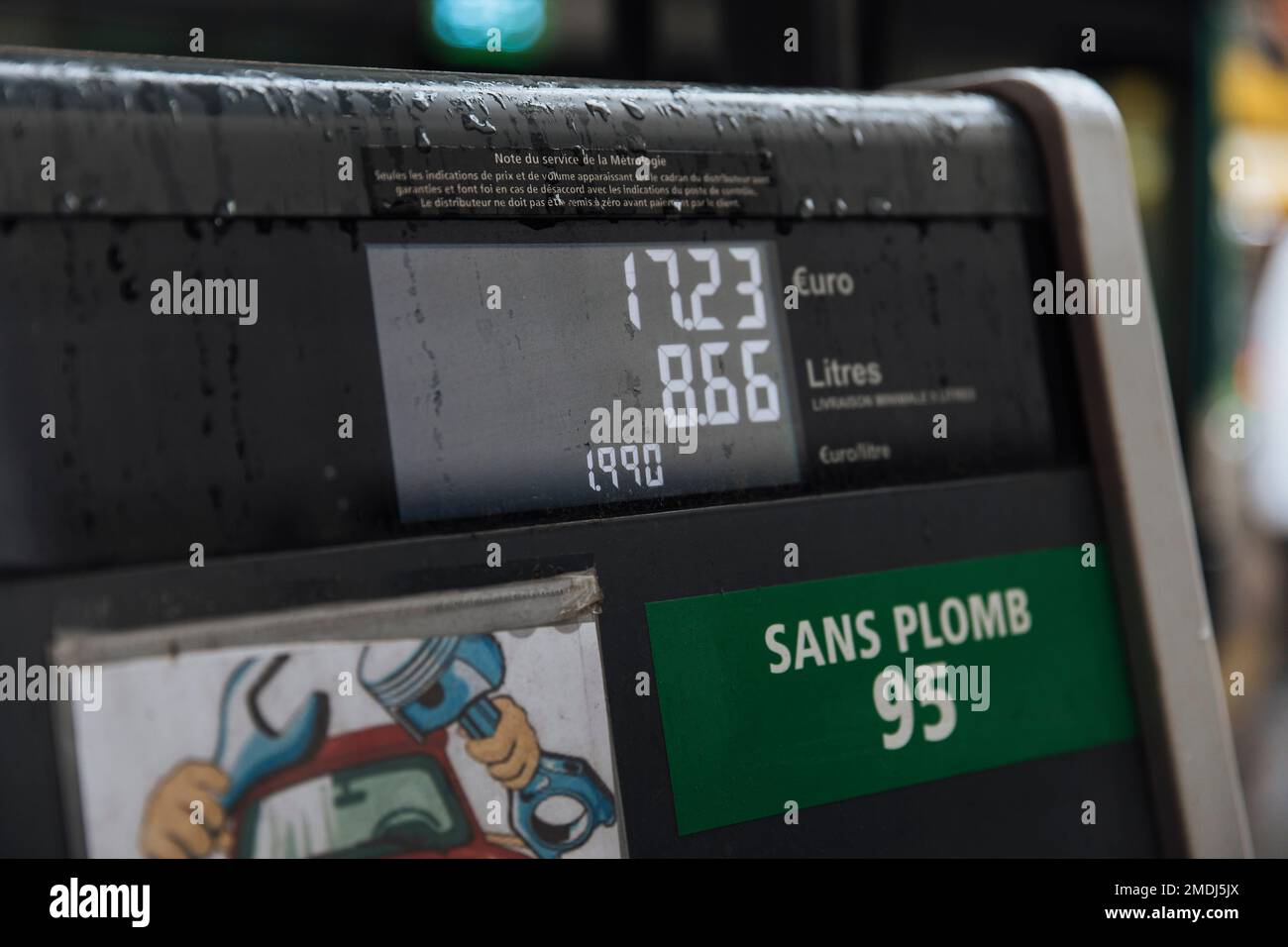 The price of a liter of gasoline reaches 1.99 euros in the most