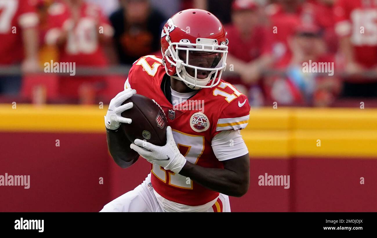 Kansas City Chiefs wide receiver Mecole Hardman runs with the ball