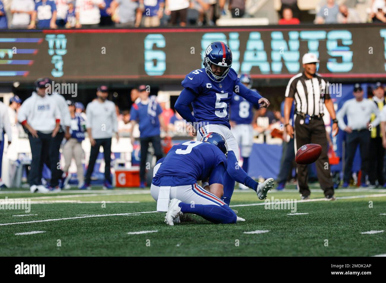 New York Giants kicker Graham Gano (5) kicks a field goal during the