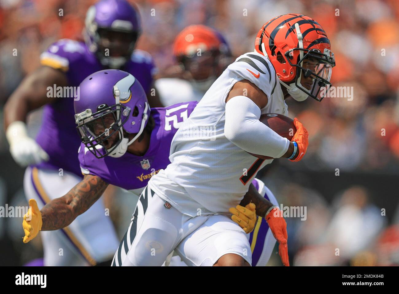 Cincinnati Bengals wide receiver Ja'Marr Chase (1) runs the ball