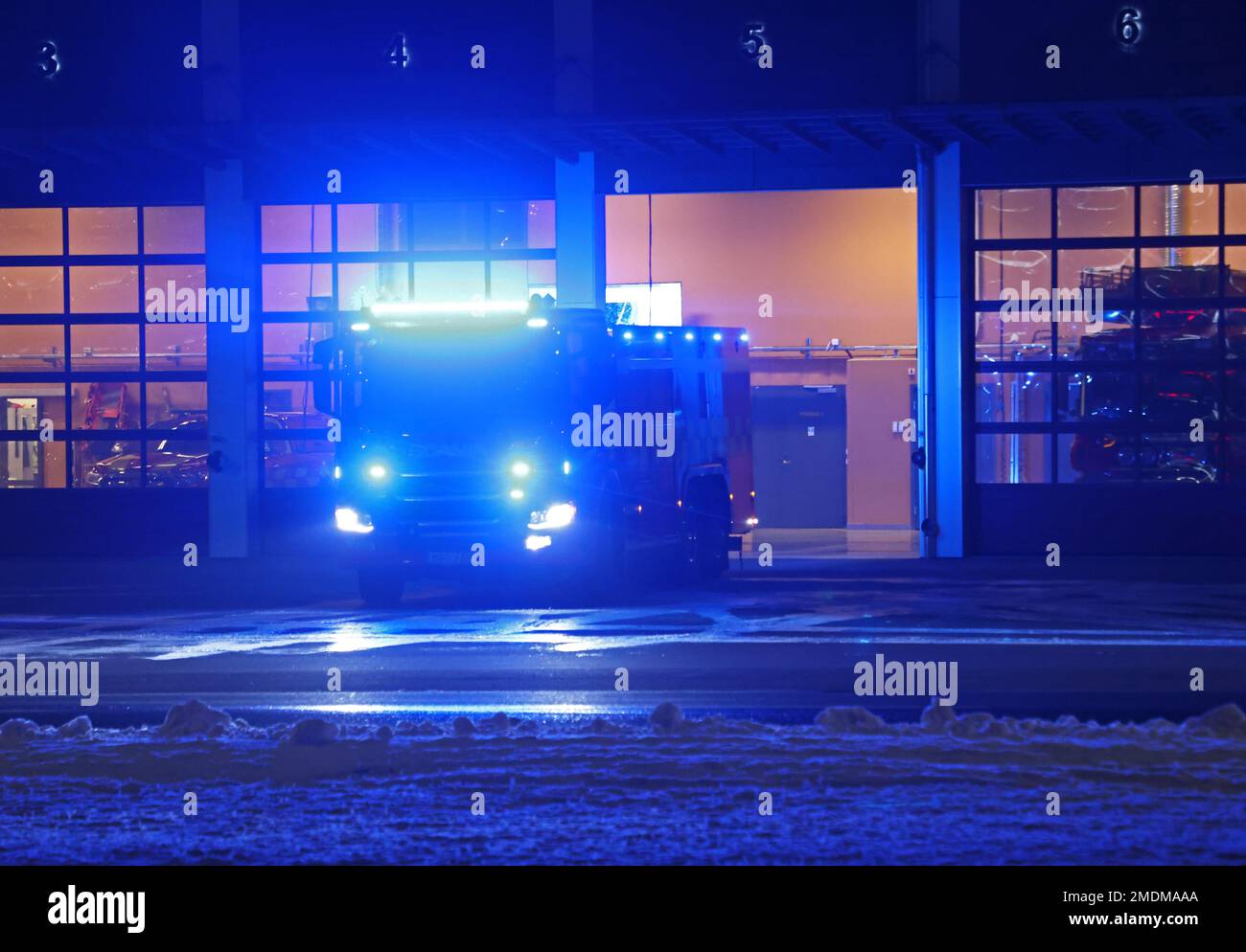 Personnel from rescue emergency hi-res stock photography and images - Alamy