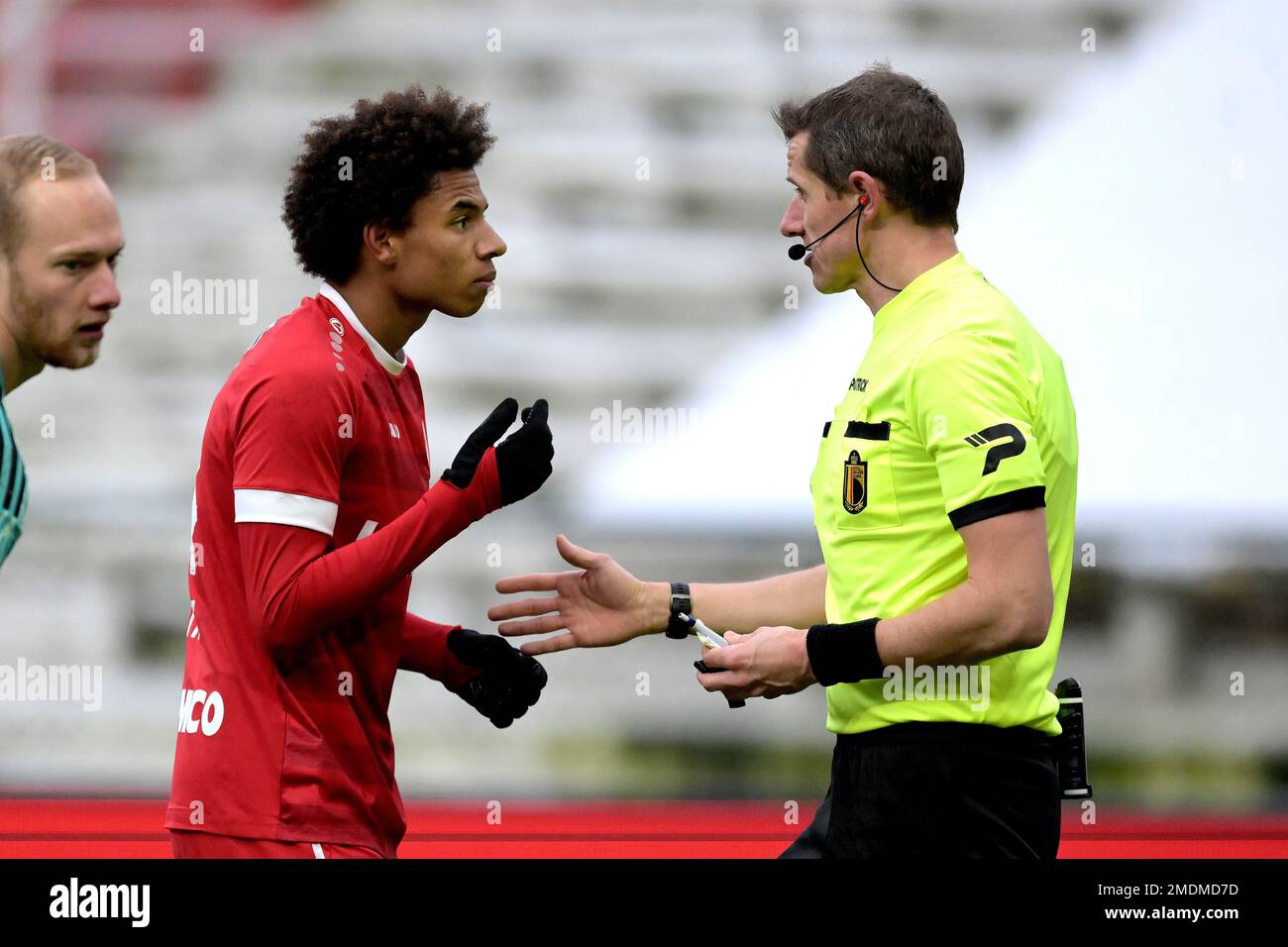 ANTWERP (lr) Calvin Stengs of Royal Antwerp FC, referee Jan Boterberg