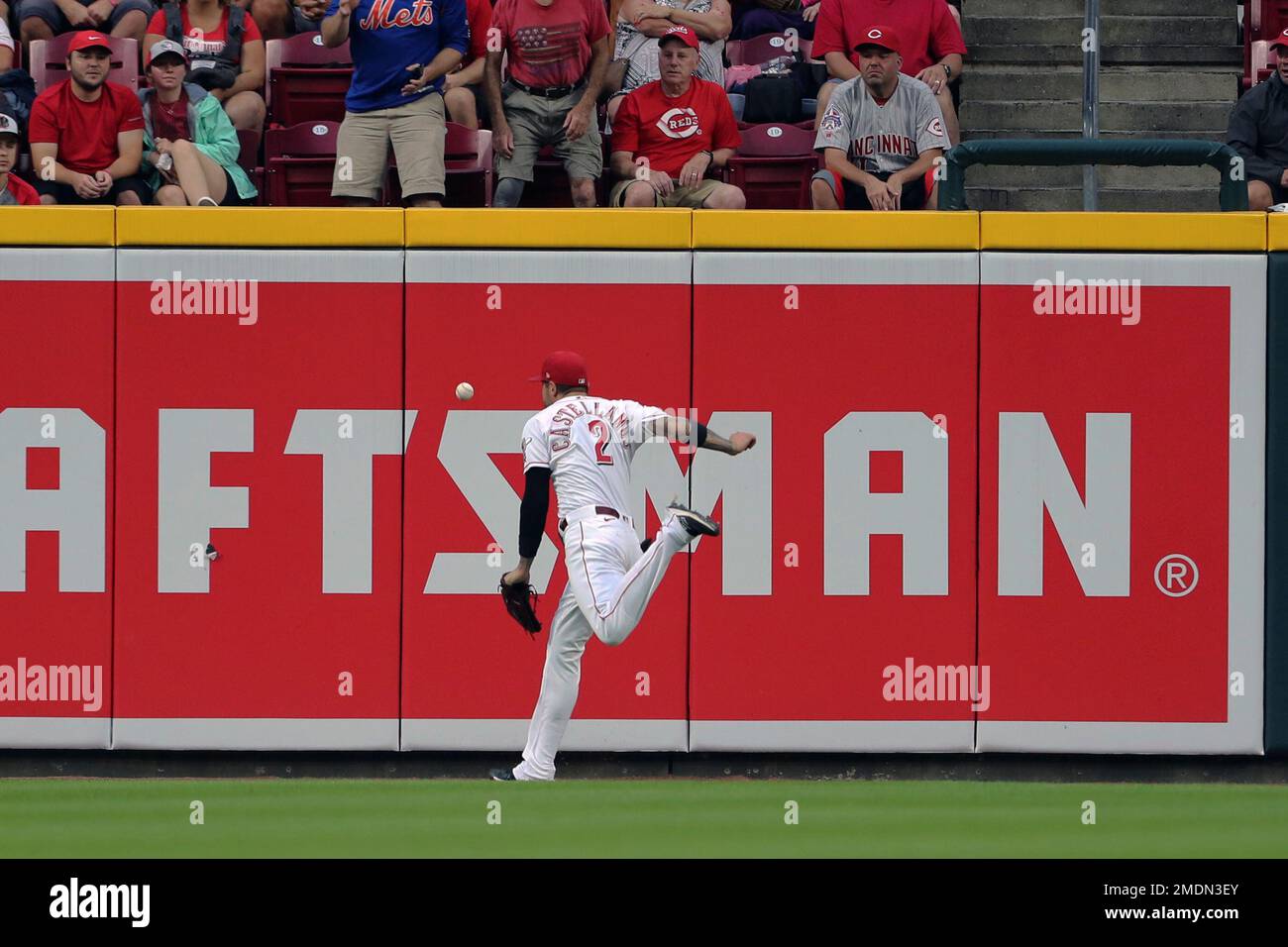 Cincinnati Reds right fielder Nick Castellanos (2) can't get to a ...