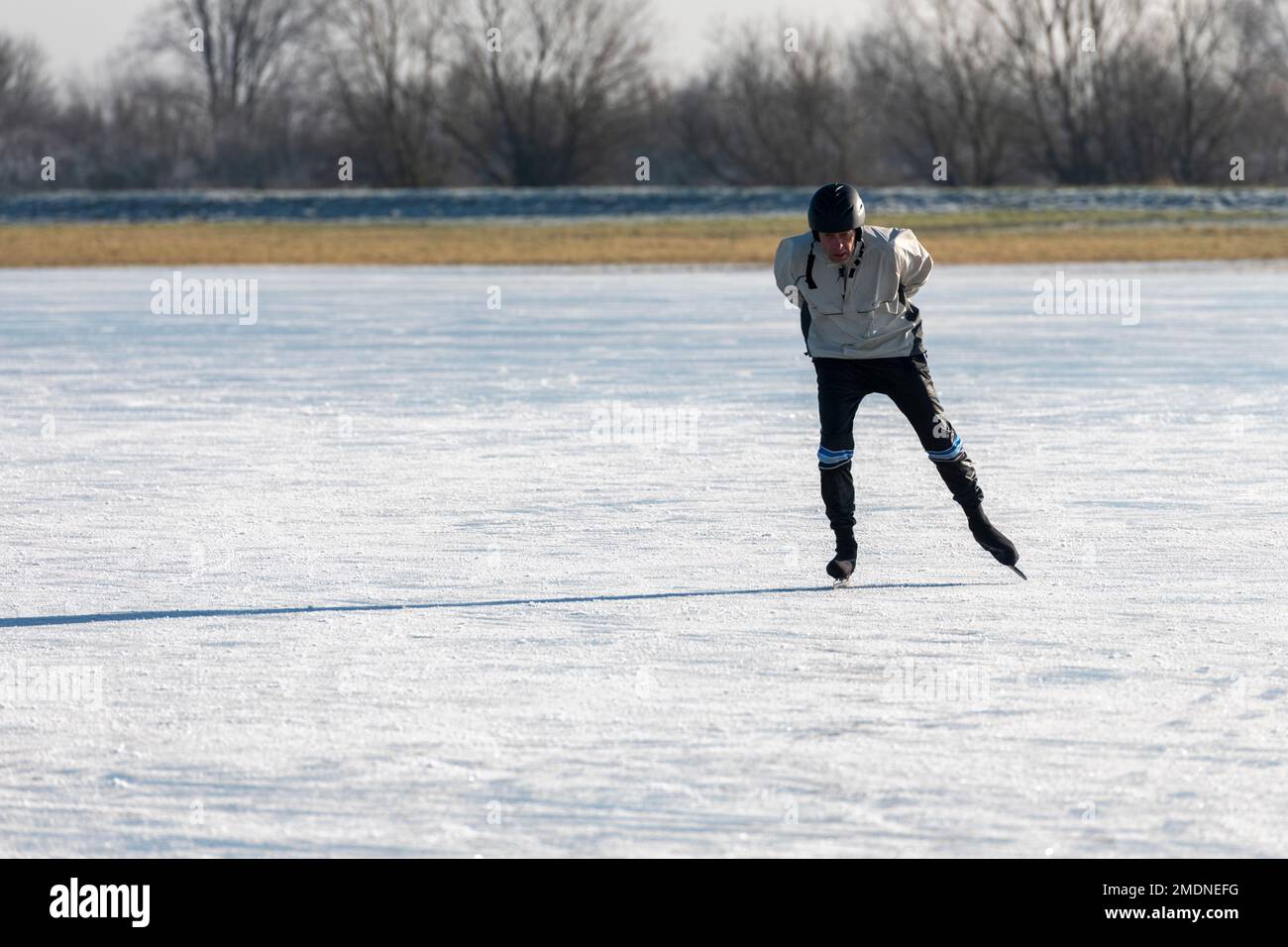 Bluntisham, Cambridgeshire, UK. 23rd Jan, 2023. People enjoy the cold snap with some fen skating in sunshine as the cold winter weather continues. Ice skating in the fens is a popular pastime as the shallow flooded flat fields can freeze to allow safe skating. This is the first winter for about 10 years when sharp overnight frosts have lasted long enough to allow the water to freeze. Credit: Julian Eales/Alamy Live News Stock Photo