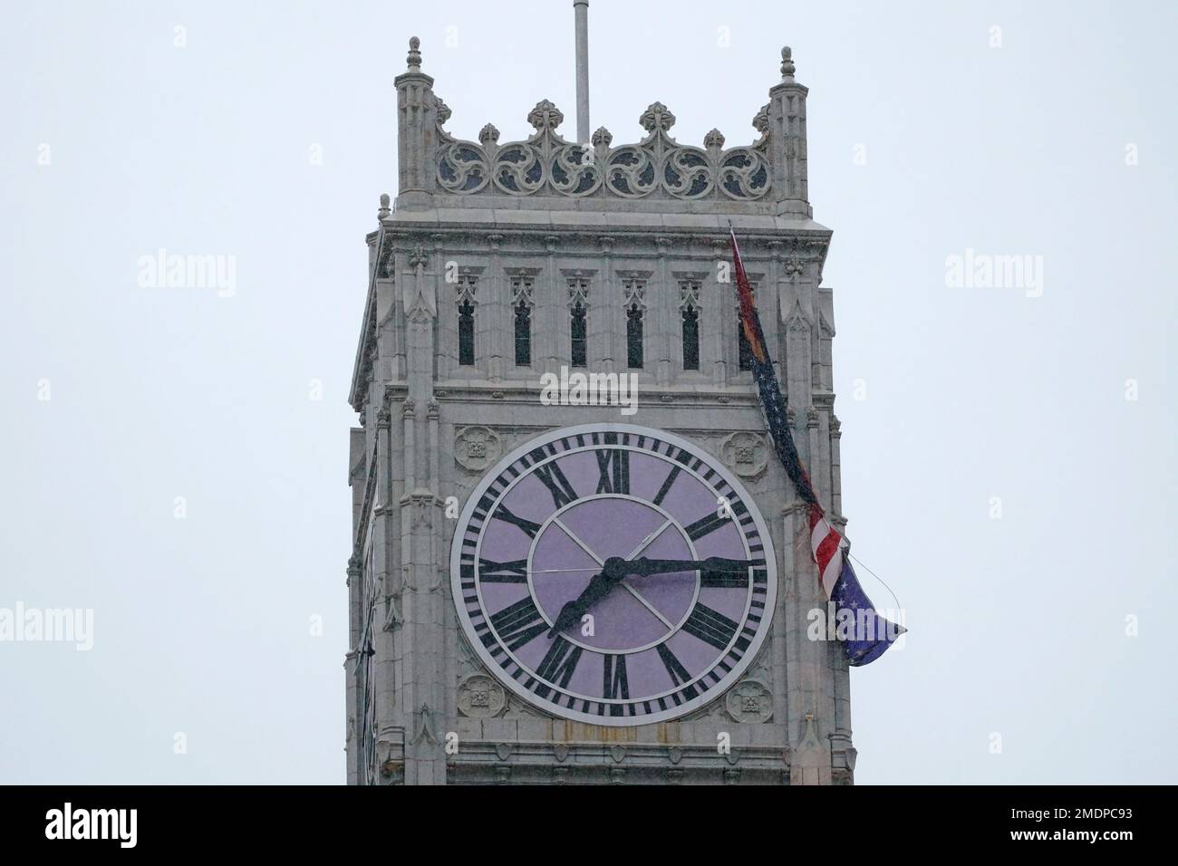 The American and Mississippi state flags dangle from the top of the Lamar Life Building in