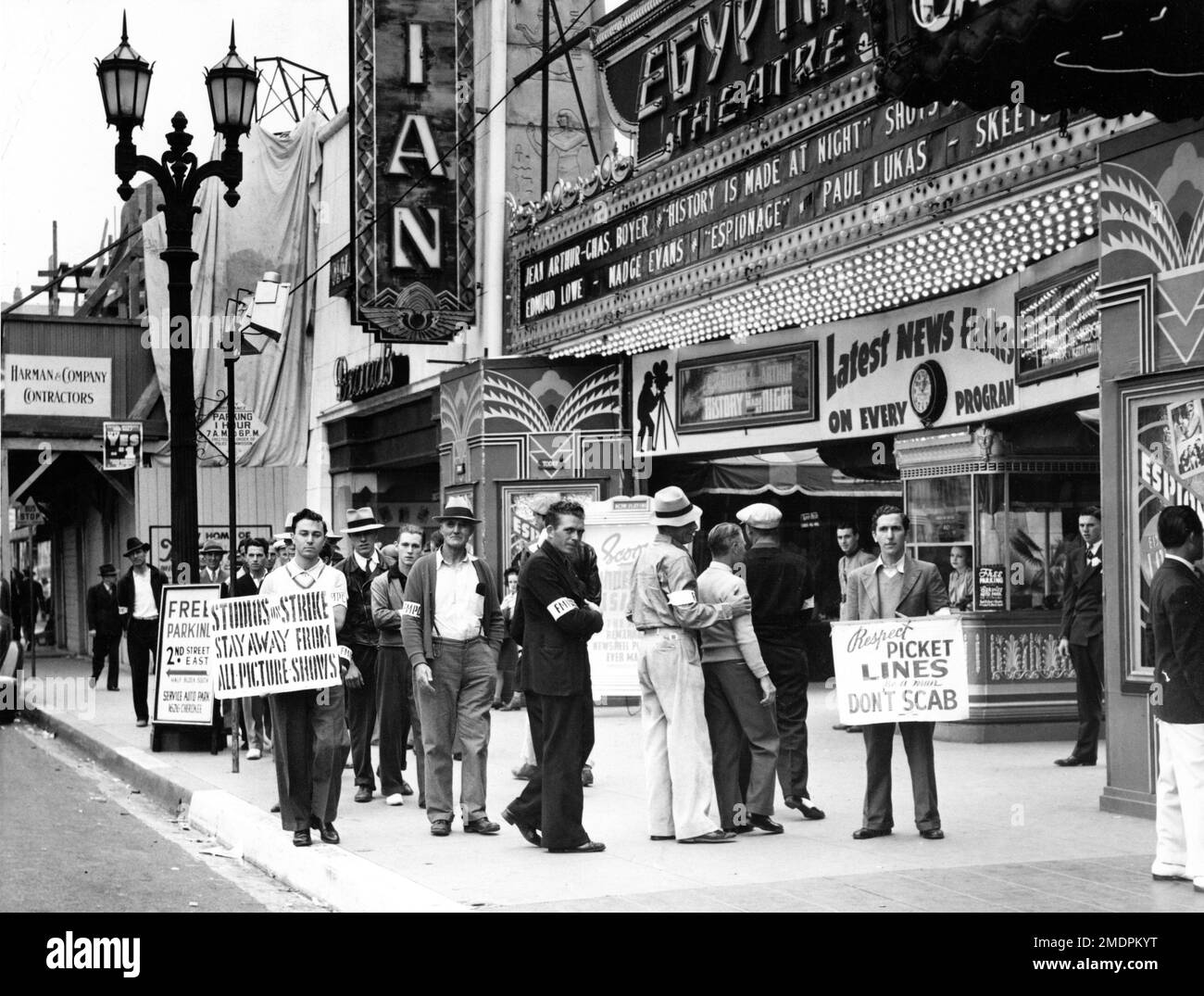 Picket Line of Studio Employees outside GRAUMAN'S EGYPTIAN THEATRE on Hollywood Boulevard in May 1937 at time the cinema was showing JEAN ATHUR and CHARLES BOYER in HISTORY IS MADE AT NIGHT 1937 director FRANK BORZAGE and EDMUND LOWE MADGE EVANS and PAUL LUKAS in ESPIONAGE director KURT NEUMANN Stock Photo