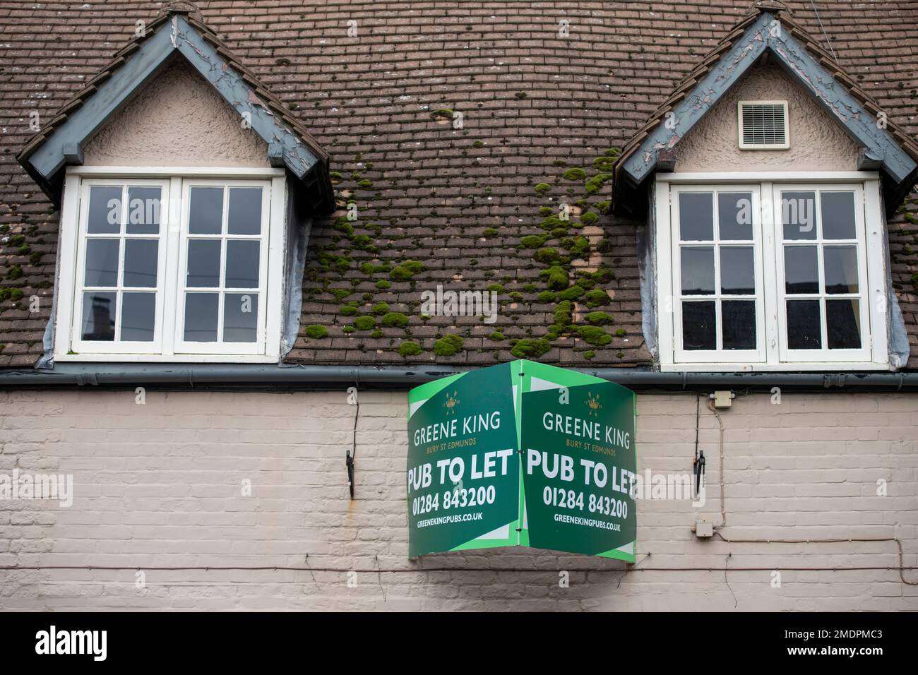 Signs on a pub to let. The Duke of Wellington pub is for rent at a time when the hospitality industry is struggling with the economy. Stock Photo