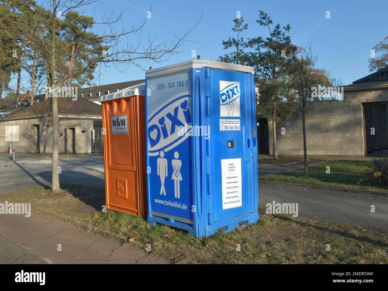 Porta potty hi-res stock photography and images - Alamy