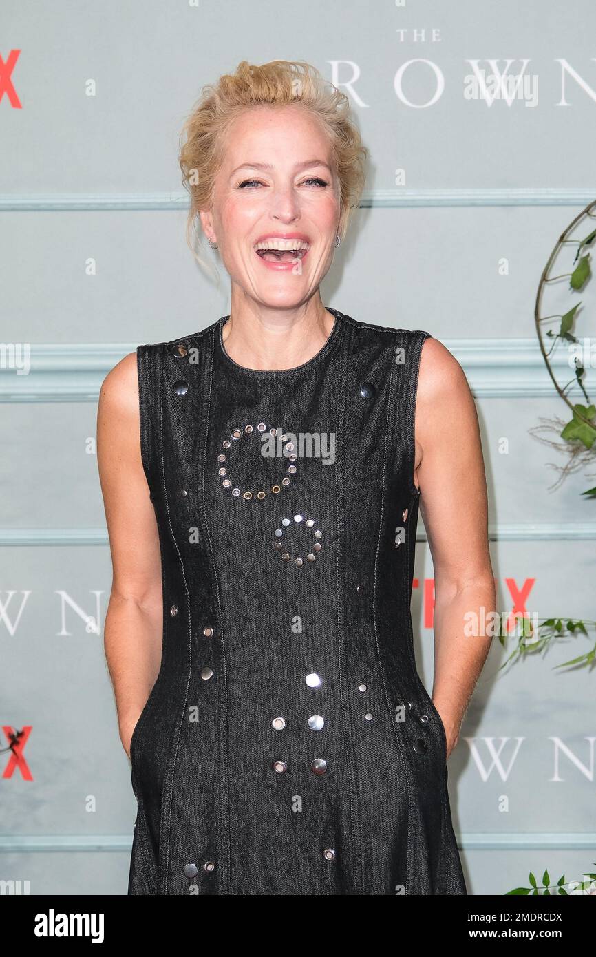 Gillian Anderson photographed during the World Premiere of 'The Crown