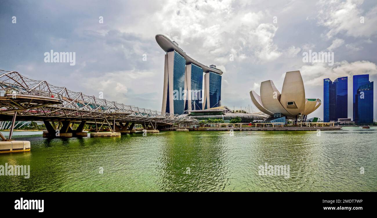 Marina bay sands hotel singapore hi-res stock photography and images ...