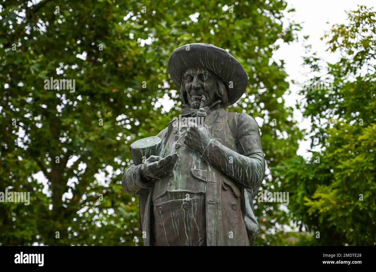 Bronze sculpture farmer hi-res stock photography and images - Alamy