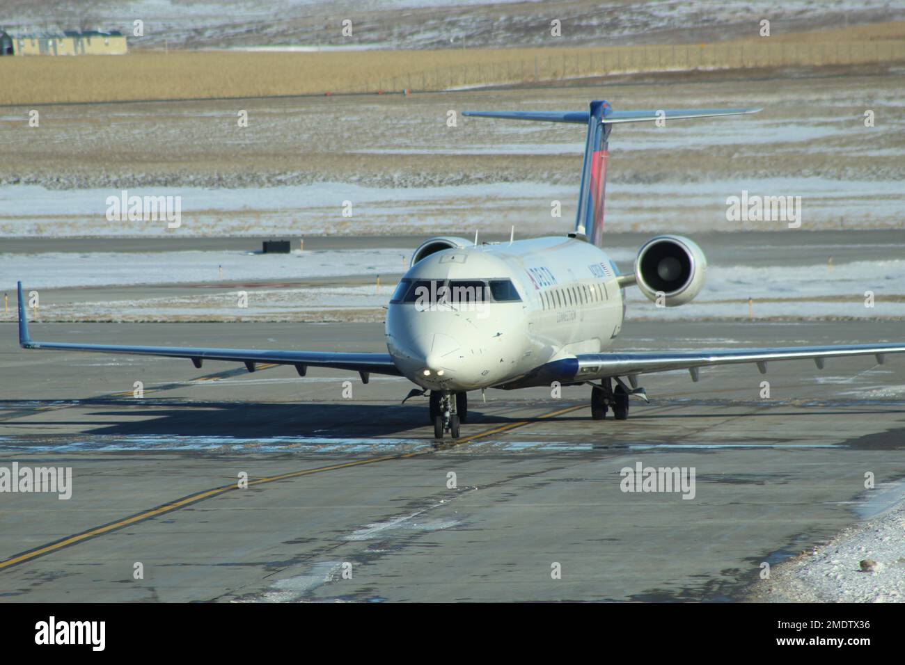 Delta Airlines Regional Jet Stock Photo - Alamy
