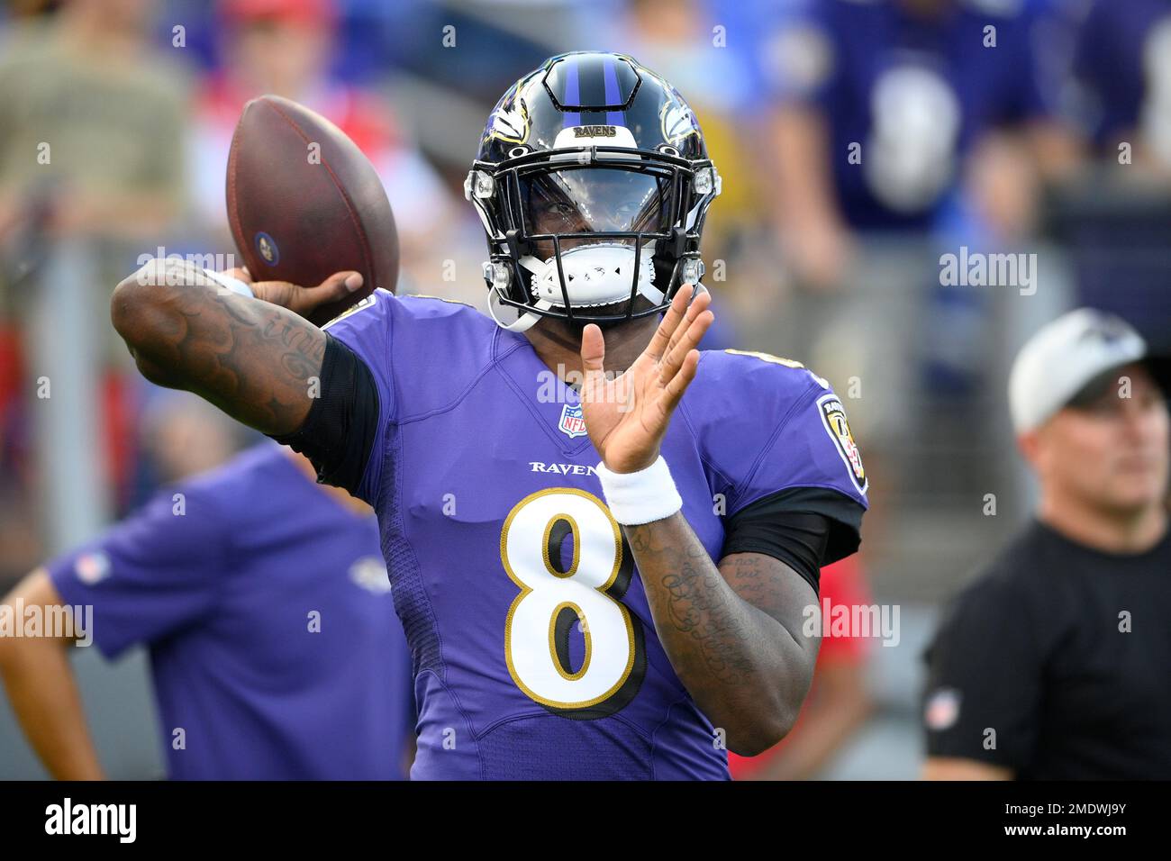 Baltimore Ravens quarterback Lamar Jackson (8) warms up prior to an NFL ...