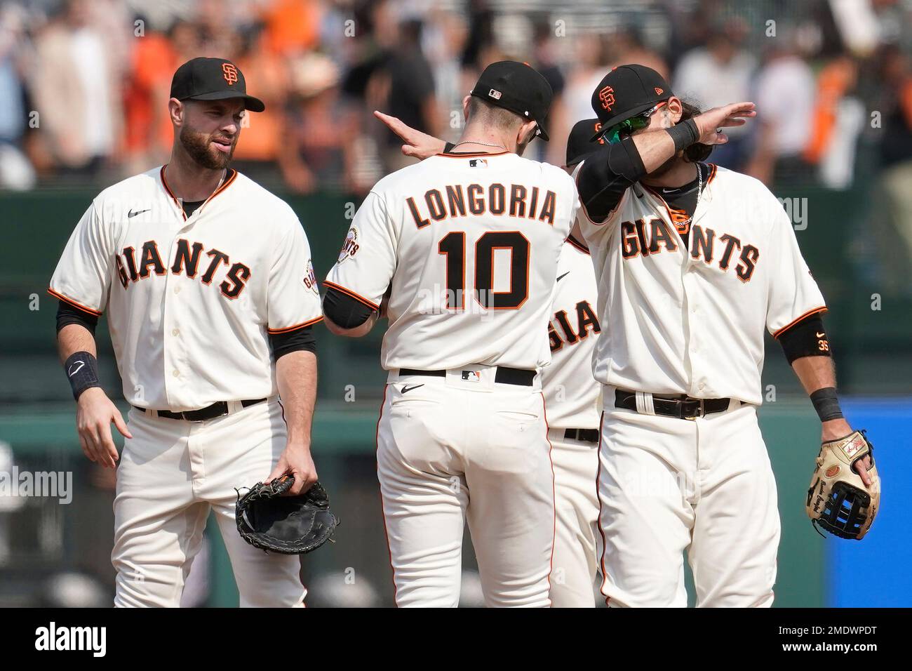 From left to right, San Francisco Giants' Brandon Belt celebrates with
