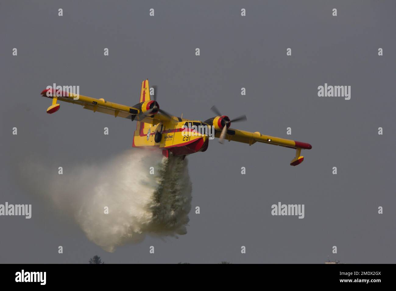 Canadair CL215 Water Bomber Stock Photo Alamy