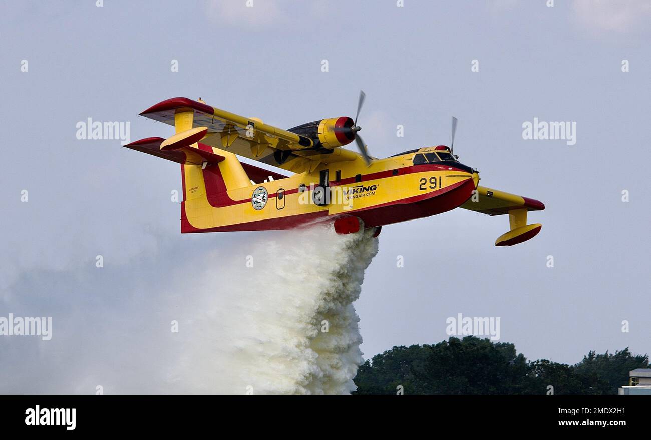 Canadair CL215 Water Bomber Stock Photo Alamy
