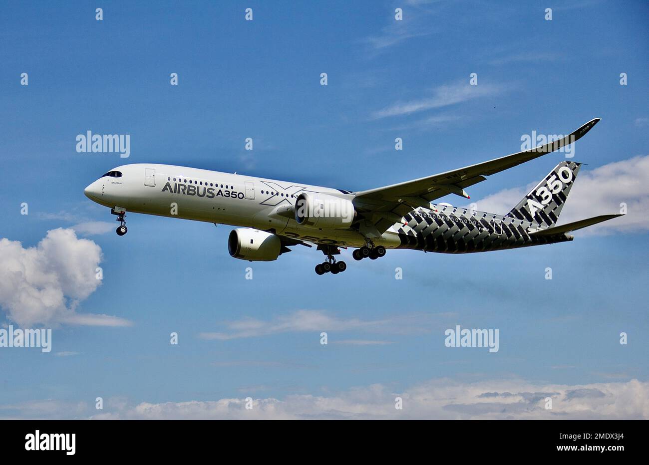 Airbus 350 hi-res stock photography and images - Alamy