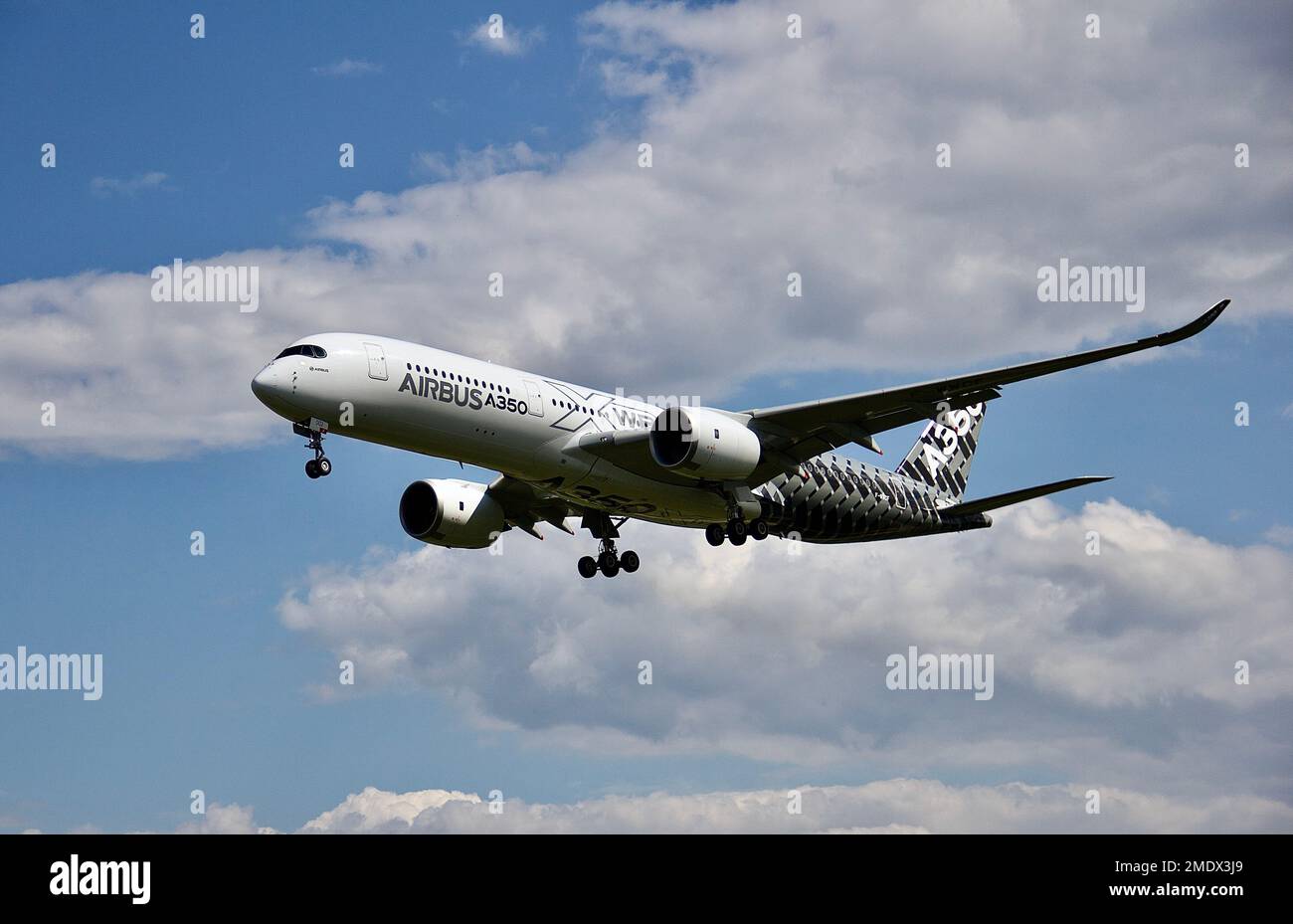 Airbus 350 hi-res stock photography and images - Alamy