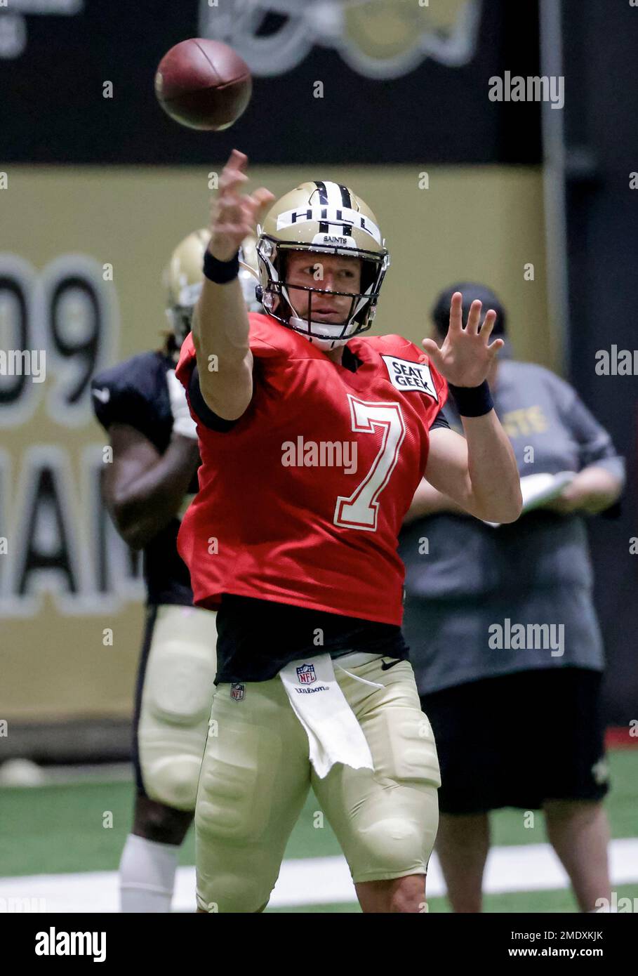 New Orleans Saints quarterback Taysom Hill warms up before an NFL football  game against the New York Giants in New Orleans, Sunday, Oct. 3, 2021. (AP  Photo/Derick Hingle Stock Photo - Alamy