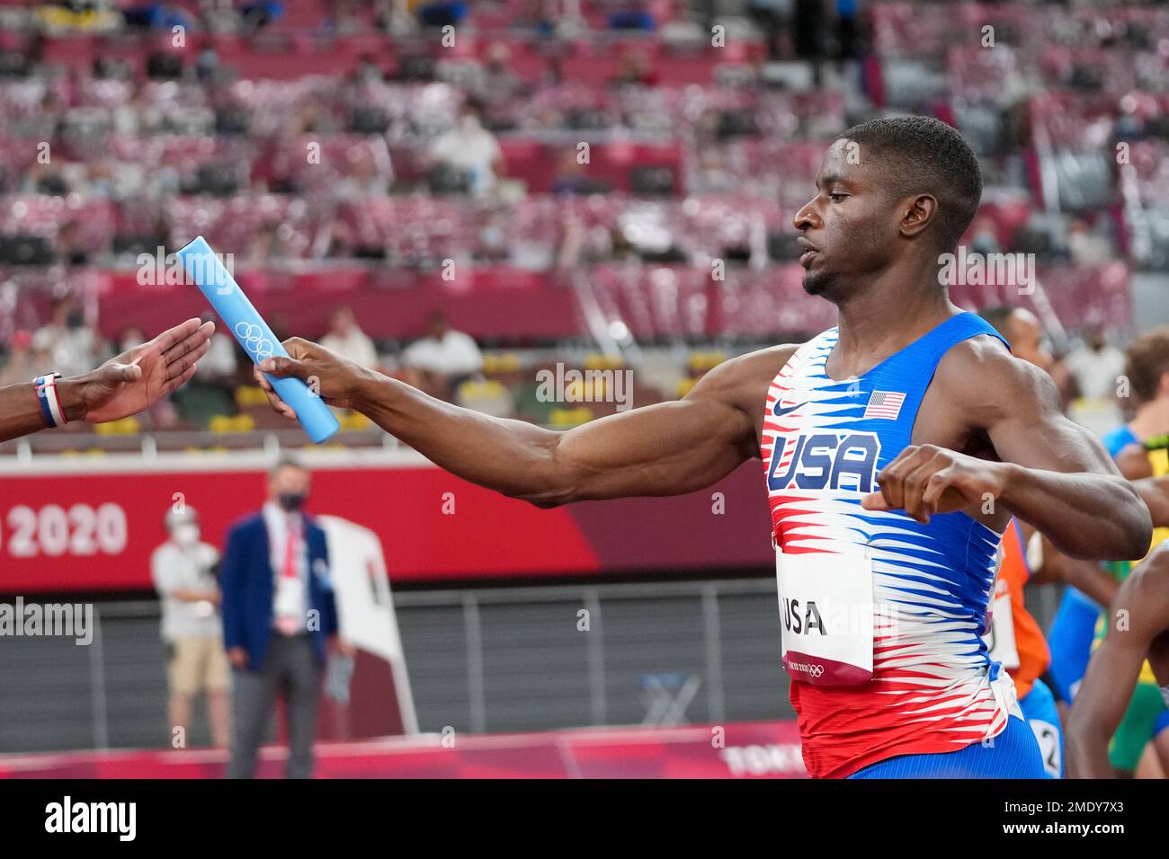 The team from the United States, wins the men's 4 x 400-meter relay at ...