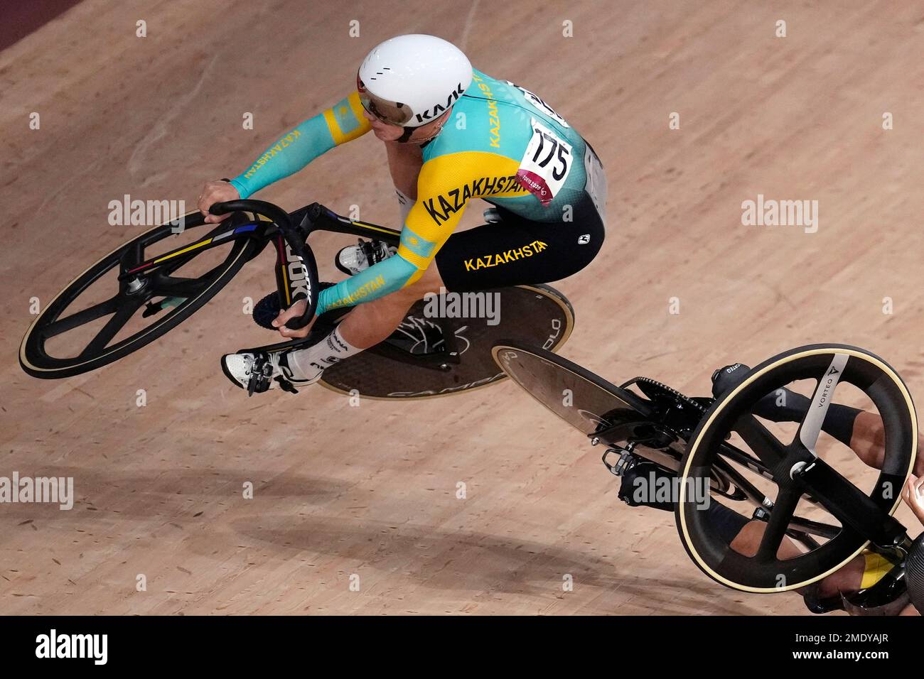 Muhammad Shah Firdaus Sahrom of Team Malaysia and Sergey Ponomaryov of