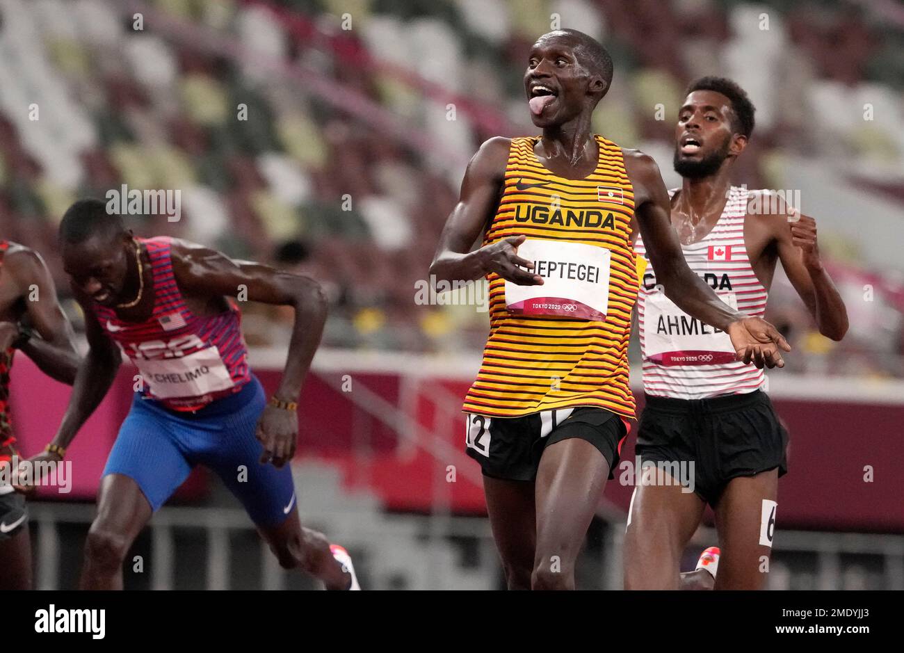 Joshua Cheptegei, of Uganda, leads Mohammed Ahmed, of Canada, silver