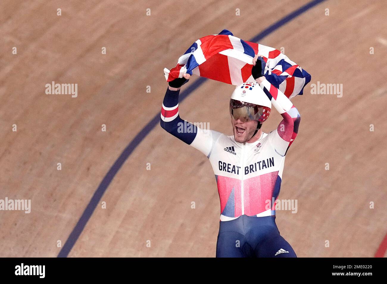 Matthew Walls of Team Britain celebrates after winning the gold medal