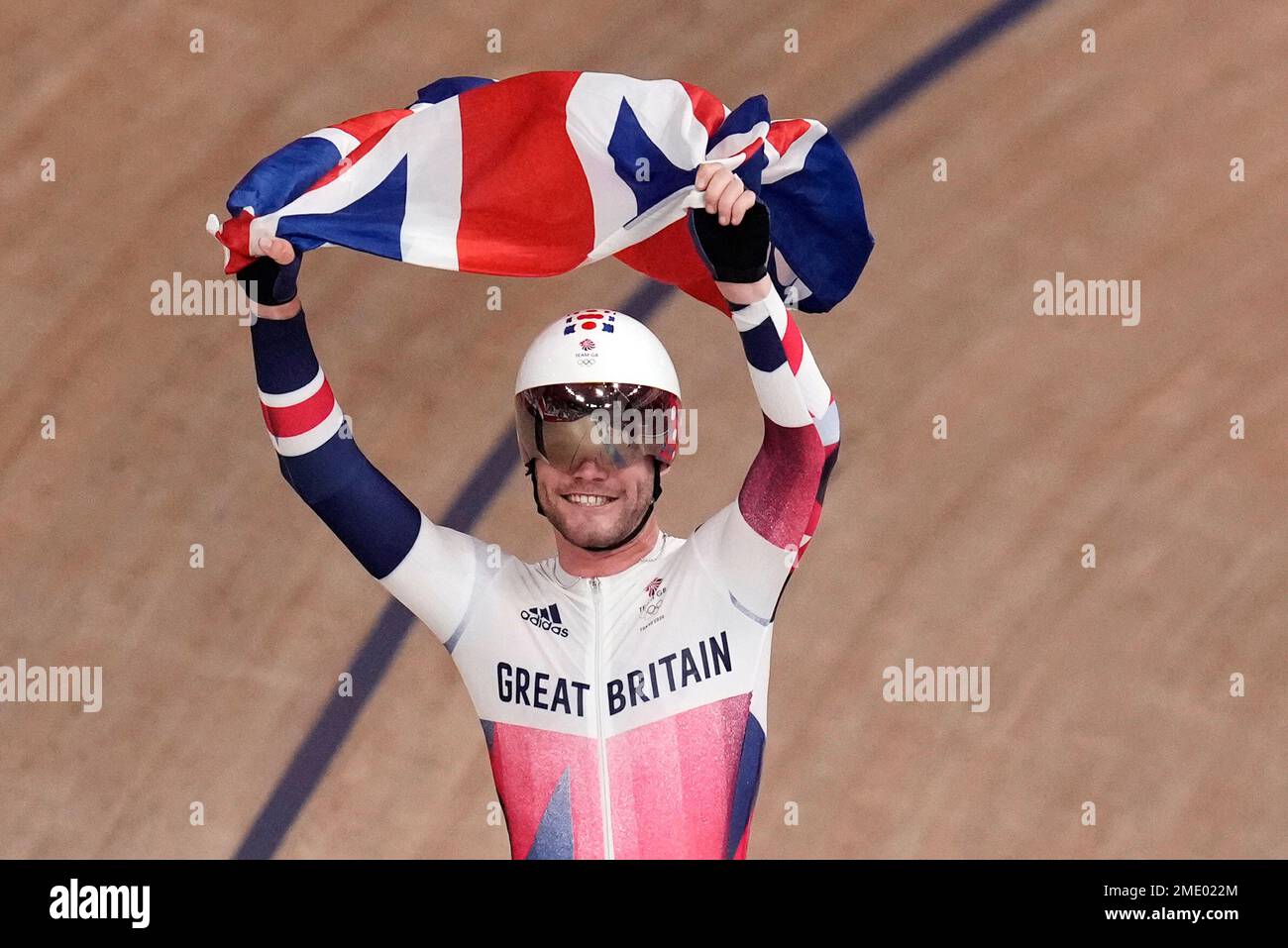 Matthew Walls of Team Britain celebrates after winning the gold medal