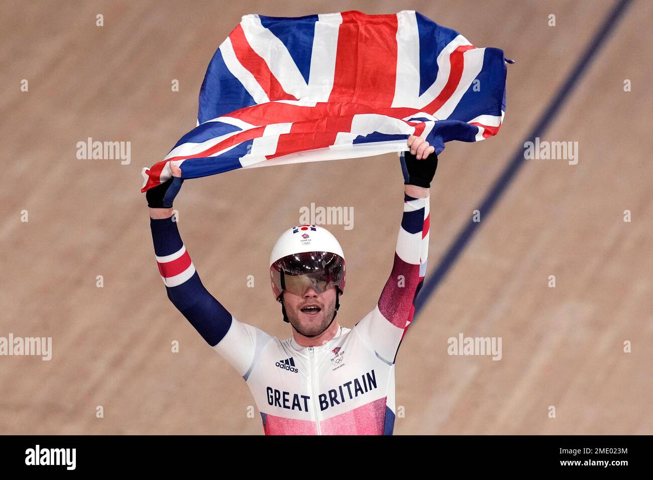 Matthew Walls of Team Britain celebrates after winning the gold medal