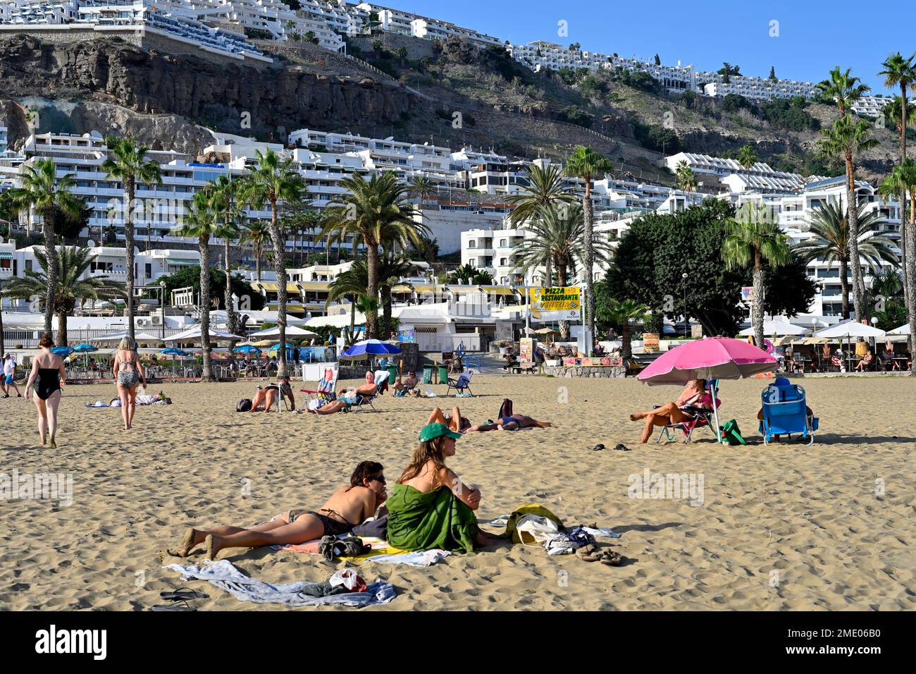 Popular Playa de Puerto Rico sandy beach with resort and tourist hotels behind town of  Arguineguín, Gran Canaria Stock Photo