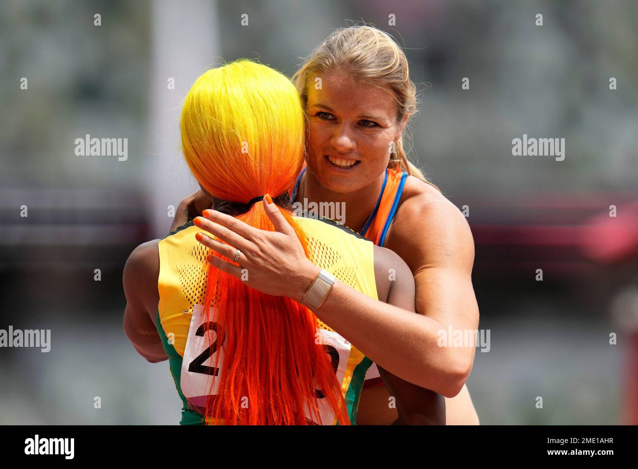 dafne-schippers-of-netherlands-embraces-shelly-ann-fraser-pryce-of