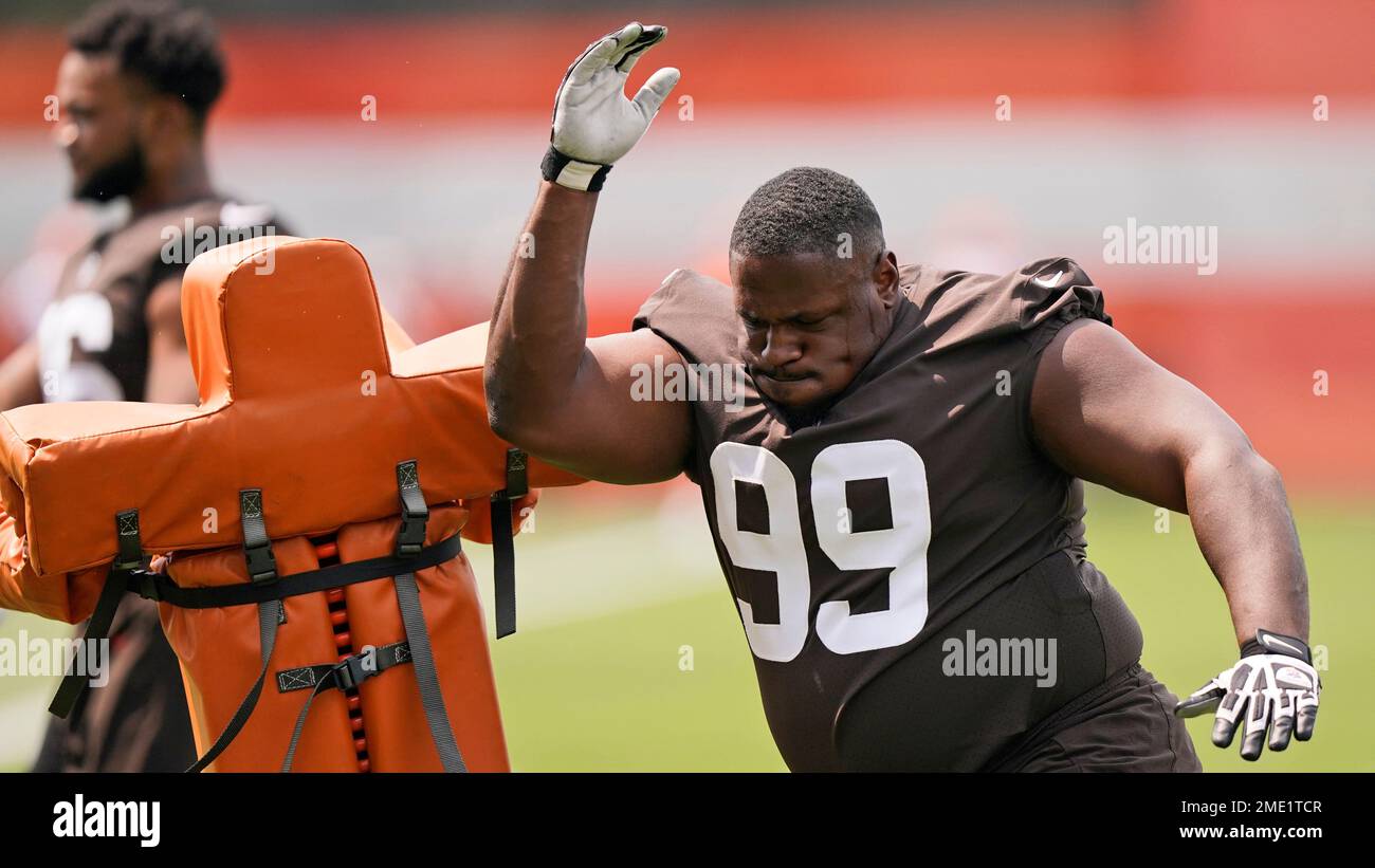 Cleveland Browns strongmen Andrew Billings, Jordan Elliott slim down