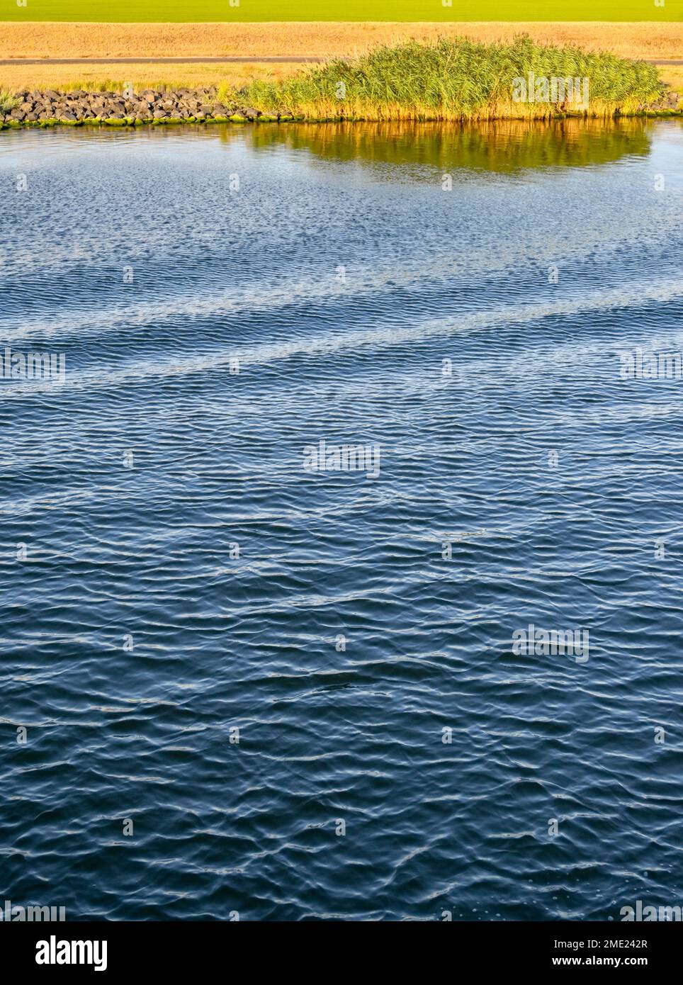 River wave hi-res stock photography and images - Alamy