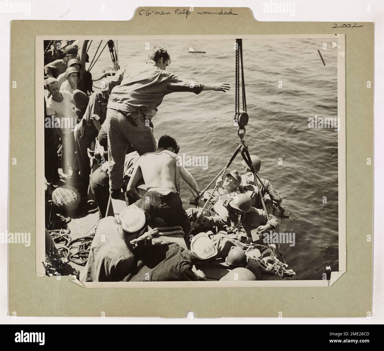 Landing of wounded soldiers hi-res stock photography and images - Alamy