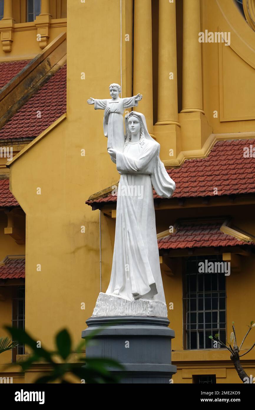 Statue of the Virgin Mary, Cửa Bắc Church (Northern Gate Church), Nhà