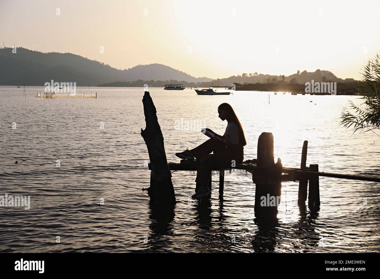 Young women sea fishing sunset hi-res stock photography and images - Alamy