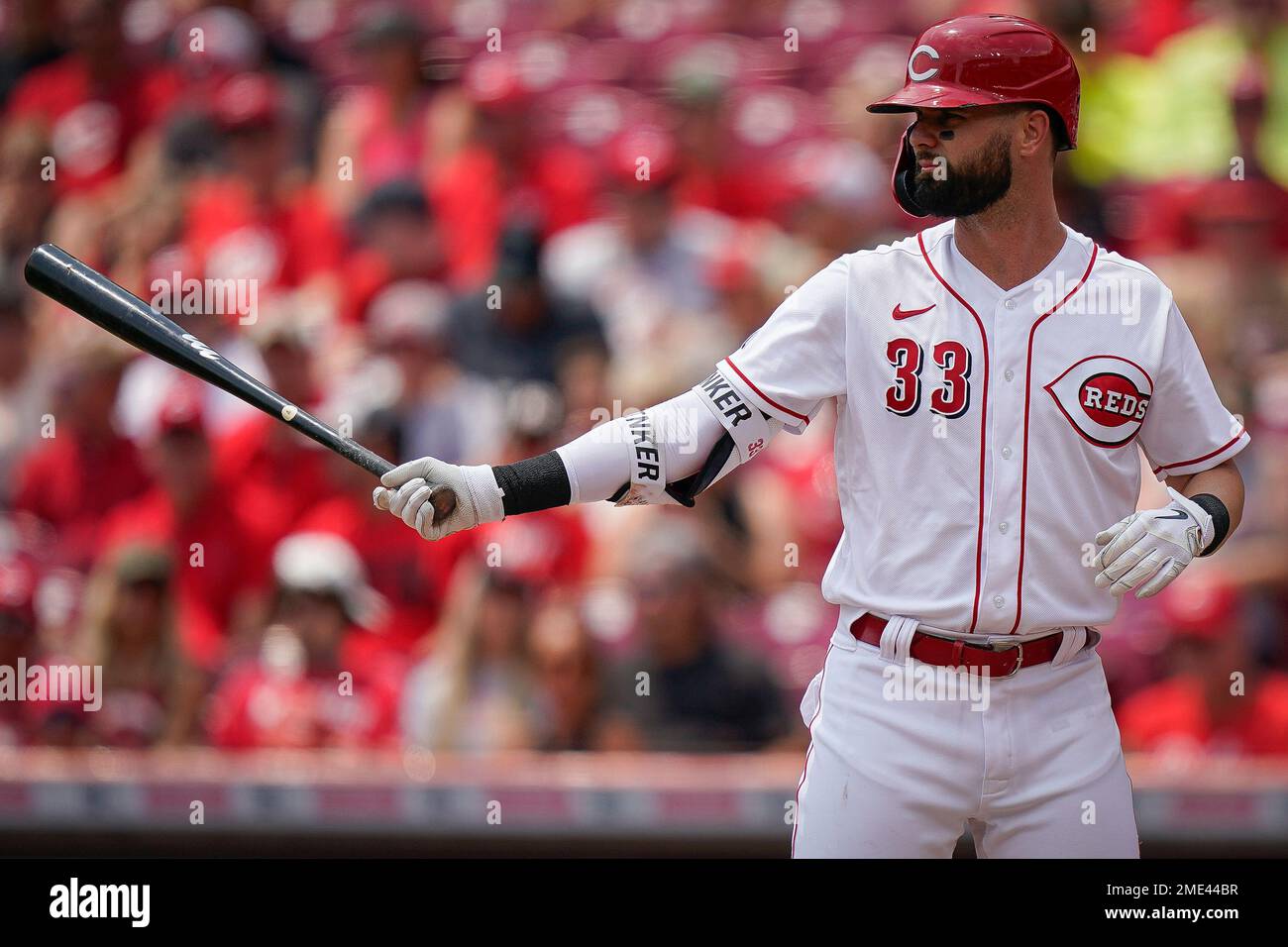 Cincinnati Reds' Jesse Winker (33) bats during the first inning of